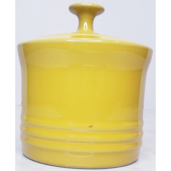 LE CREUSET Stoneware Salt Crock Yellow 10 oz./ 0.3L *Minor Imperfection* - Picture 3 of 11